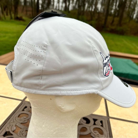 Ladies Under Armor light gray, light weight, running cap NWT - Picture 5 of 12